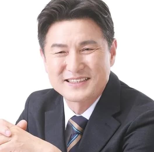 김동욱